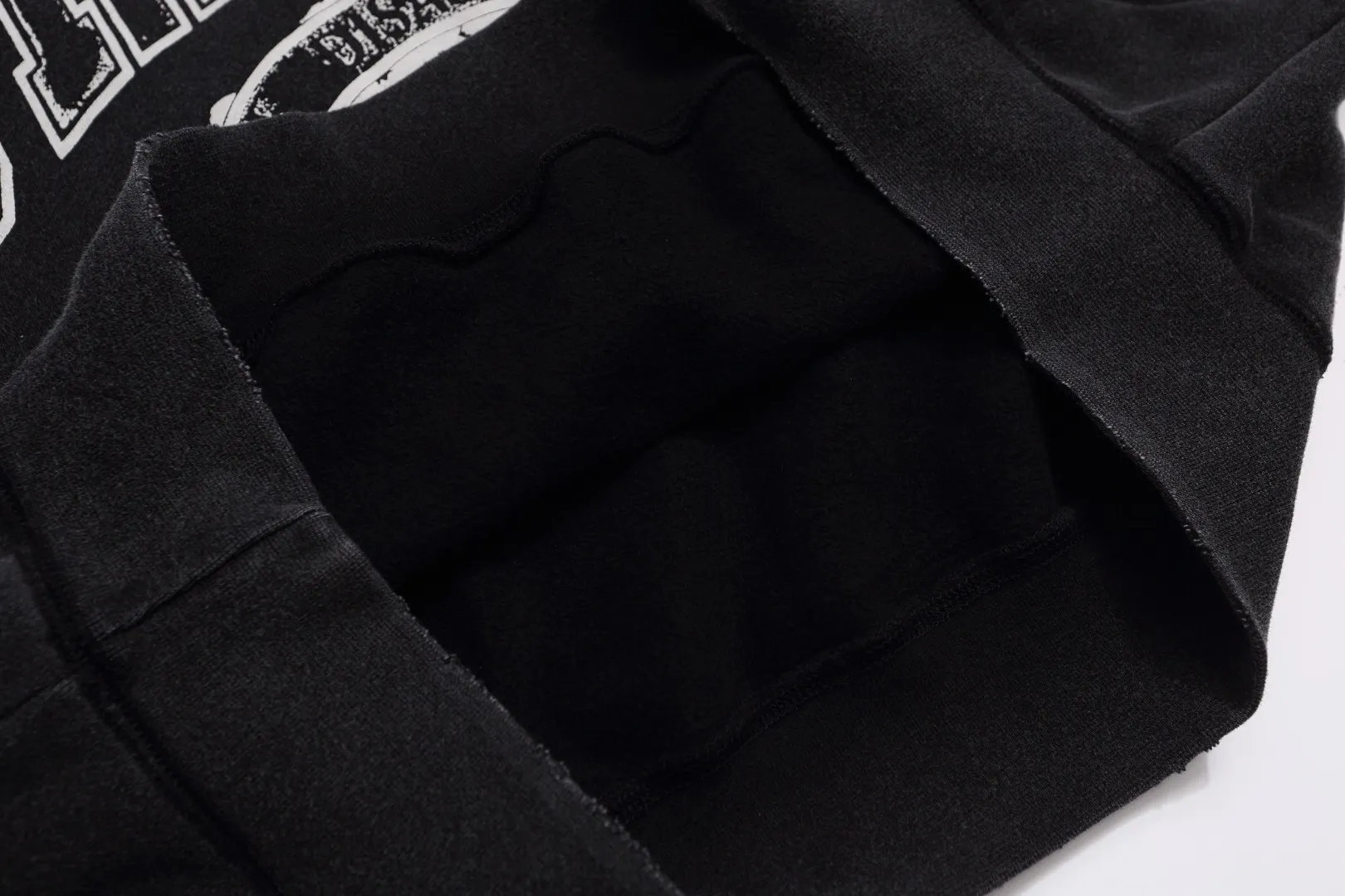 SAINT MICHAEL destroyed DENIM TEARS co-branded DT_CRW SWEAT washed distressed velvet loose sweatshirt Fabric: 420g Style number: SM611 Size: S-M-L-XL Color: Black Price: P198